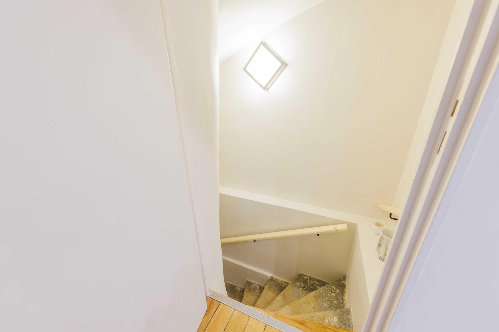 Modern - 2br - 6p - Saint-ambroise