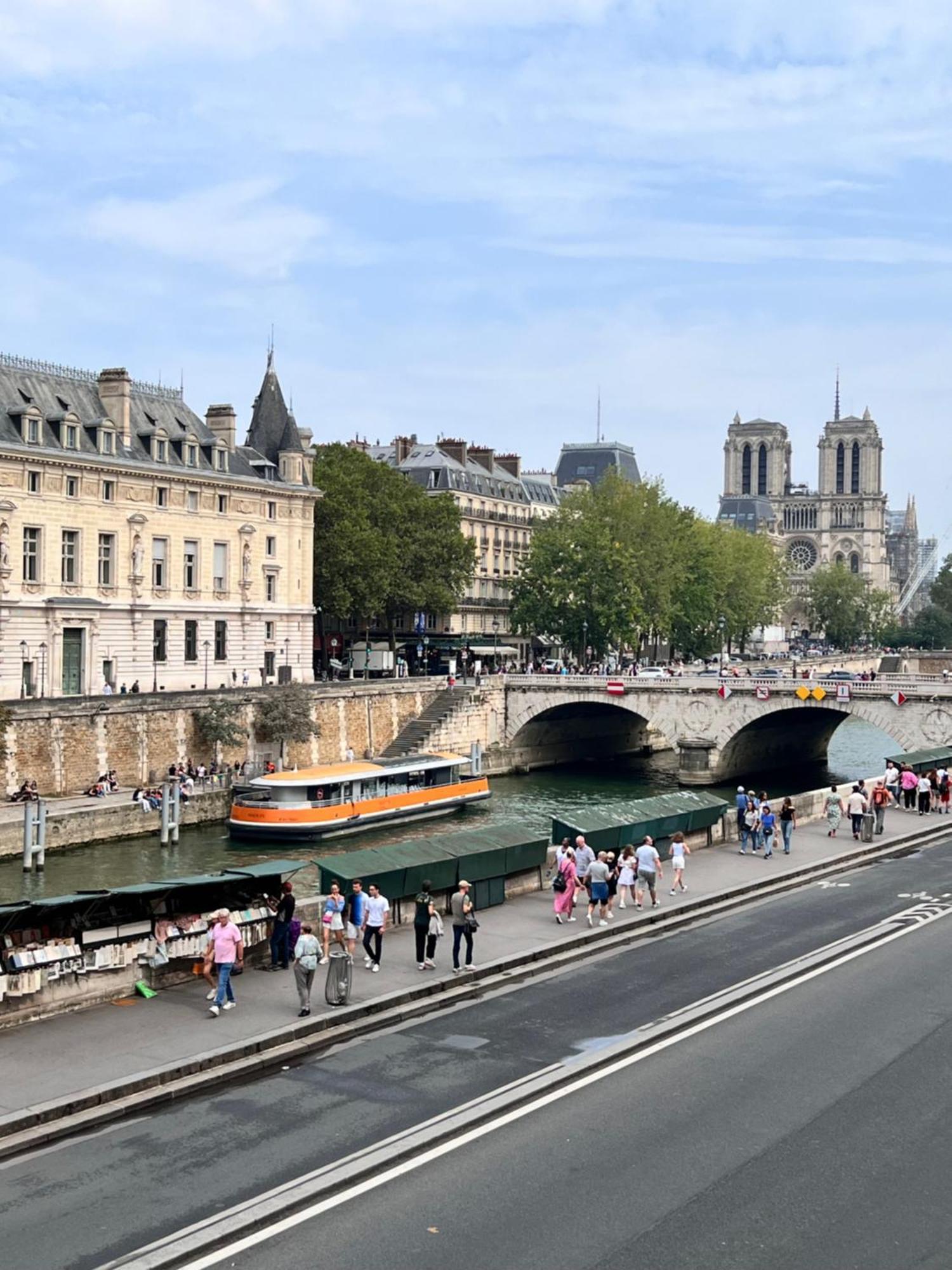 Apartment Charmant Paris, Vue Notre-dame Paris