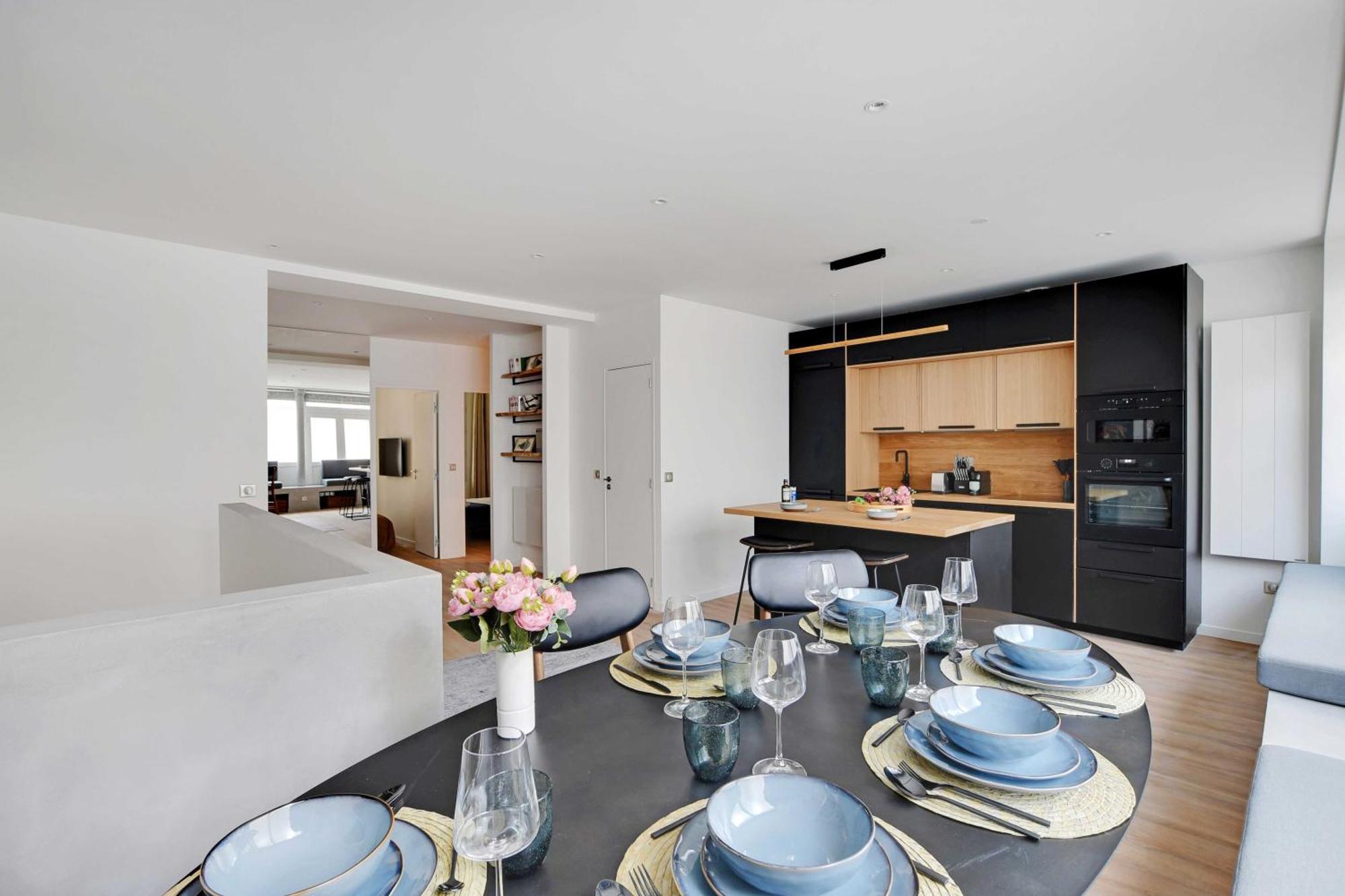 Spacious - 2br-4p - Place De Clichy Appartement Paris
