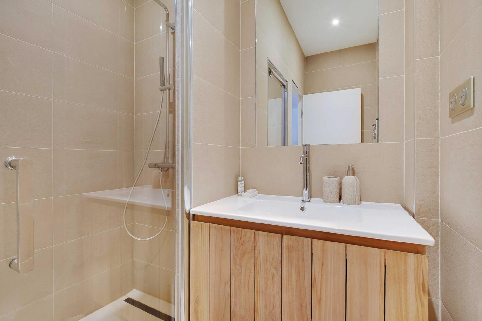 Spacious - 2br-4p - Place De Clichy Appartement
