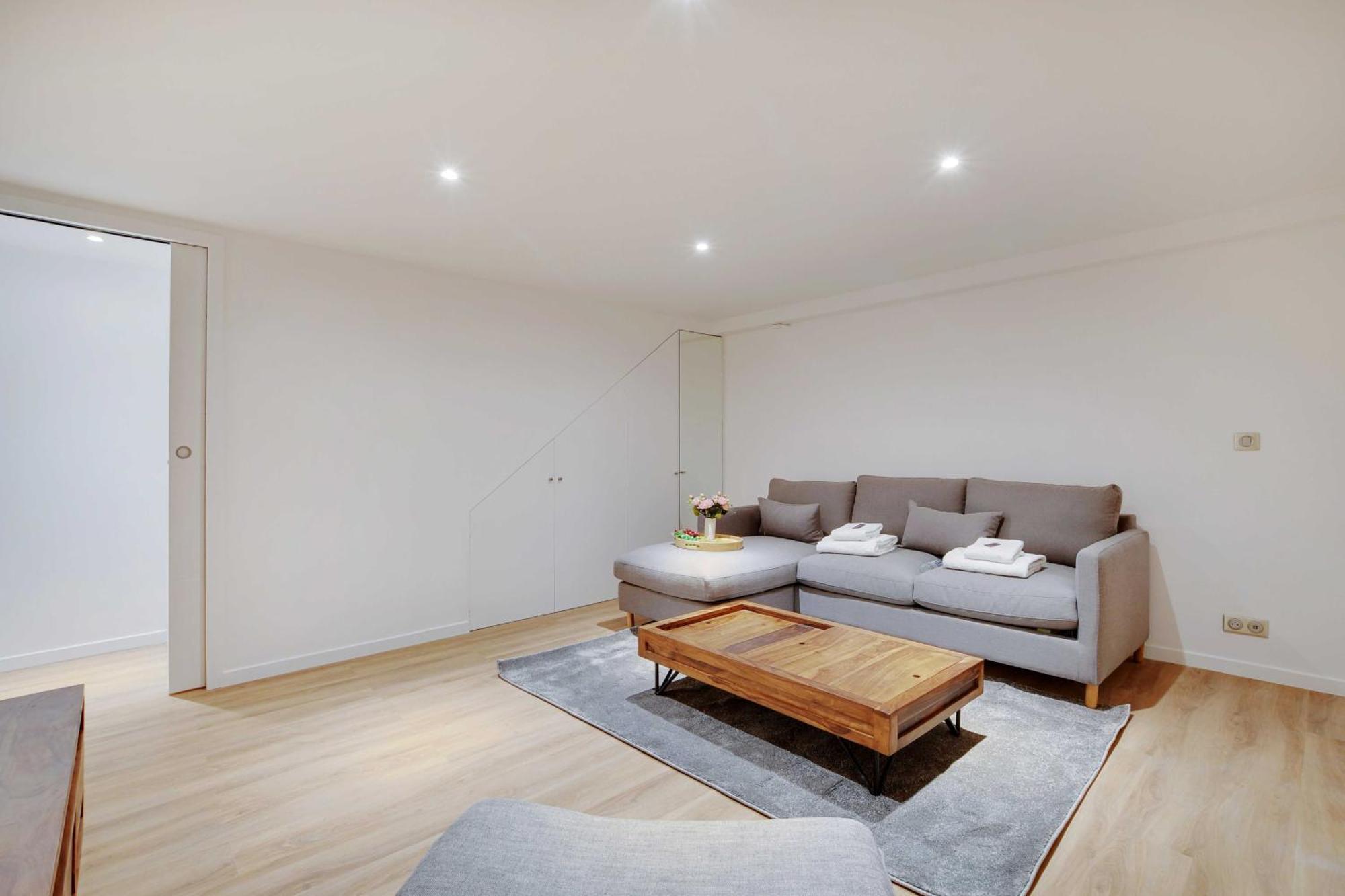 Spacious - 2br-4p - Place De Clichy Appartement Paris