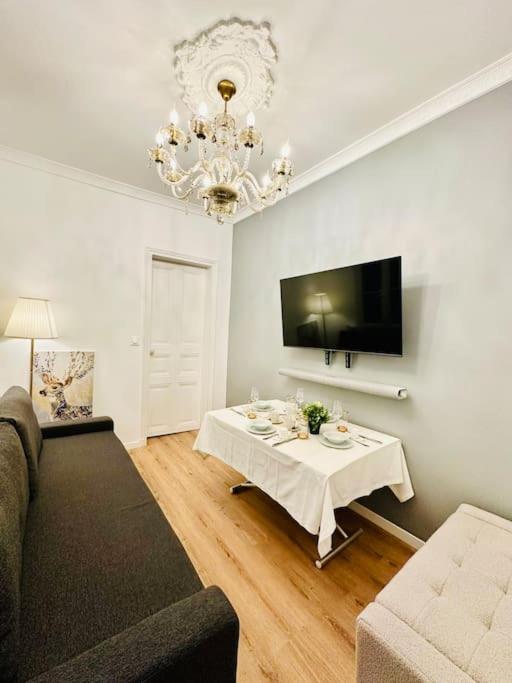 Apartment Appt Renove Proche Montmartre Gare Du Nord Et Est