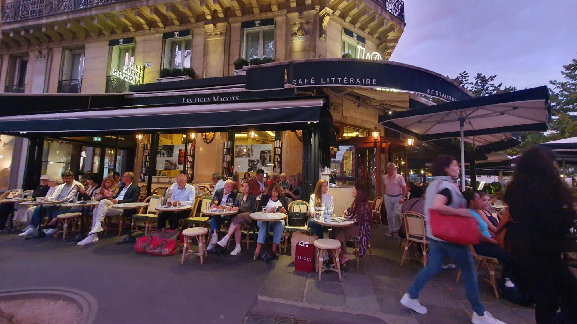 Gare Montparnasse,gorgeous Place, Center ,close To Eiffel Tour And Louvre Meusm , Front Metro