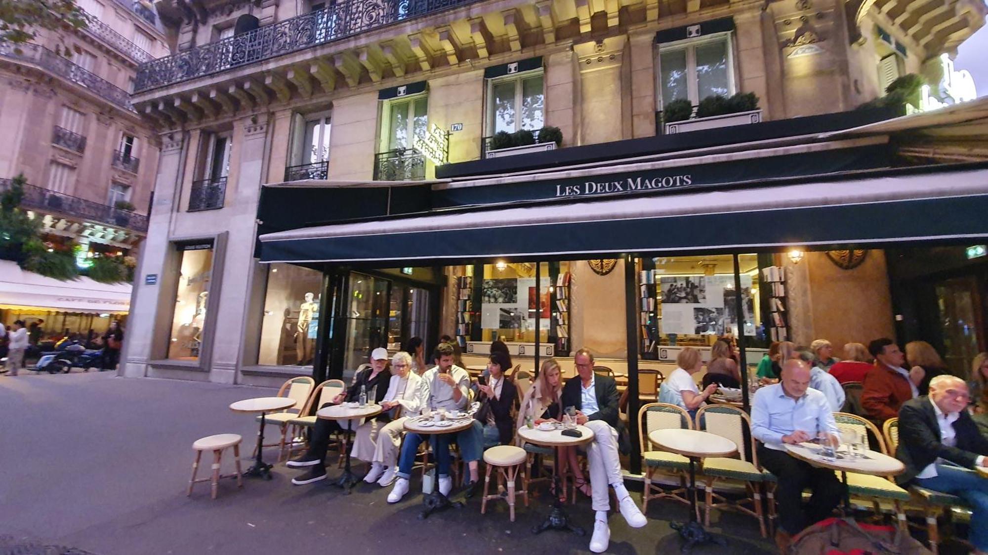 Gare Montparnasse,gorgeous Place, Center ,close To Eiffel Tour And Louvre Meusm , Front Metro Paris