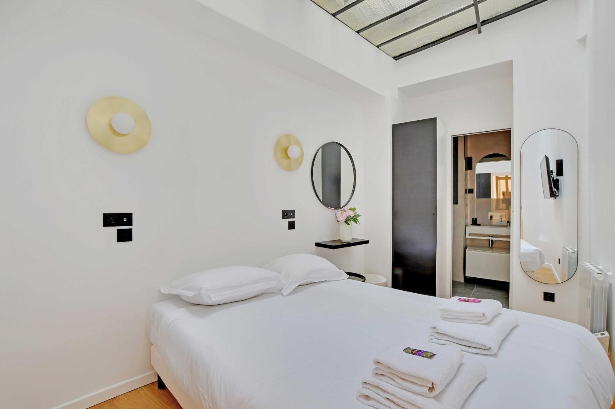 Authentic - 2br - 6p - Moulin Rouge Paris