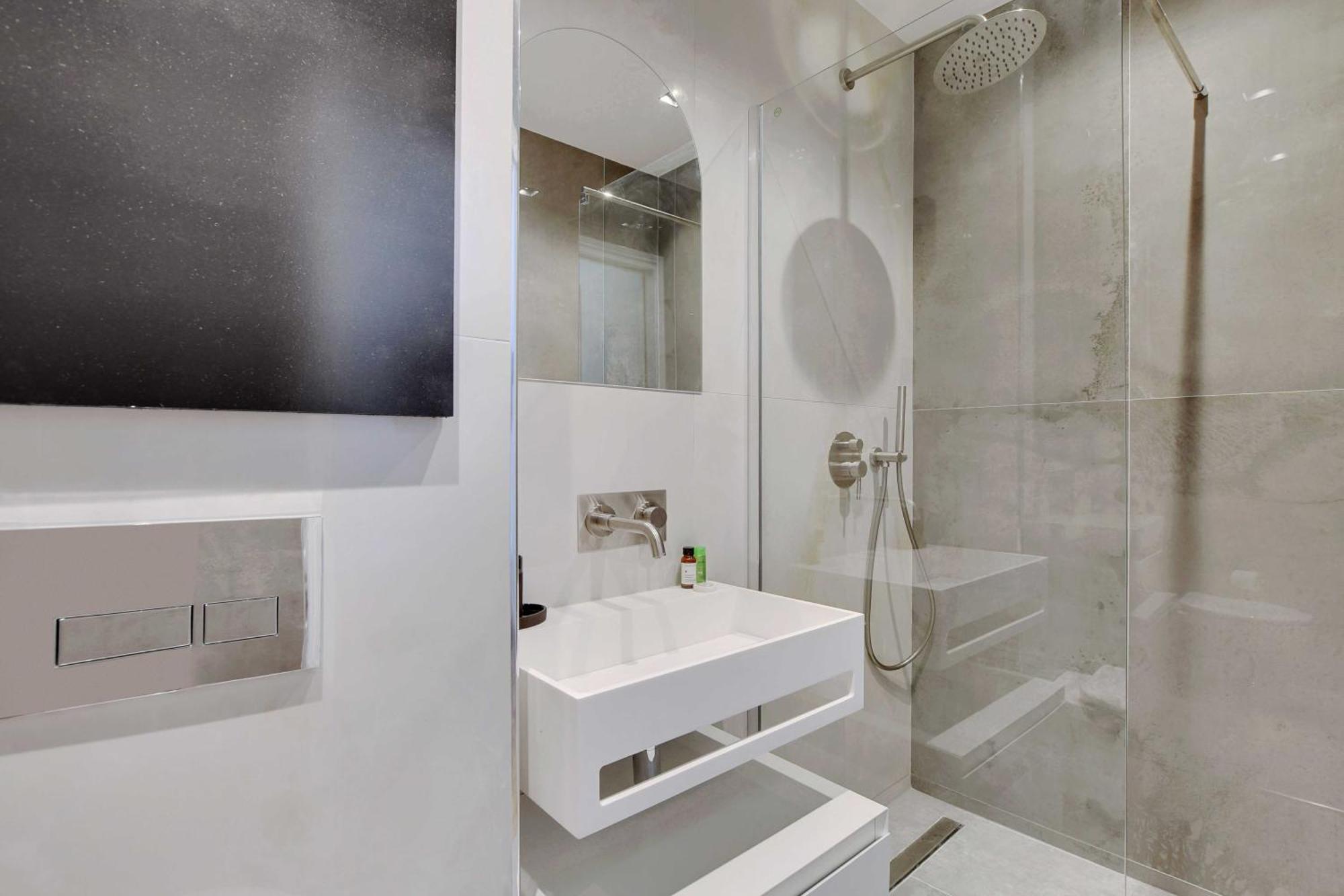 Apartment Authentic - 2br - 6p - Moulin Rouge Paris