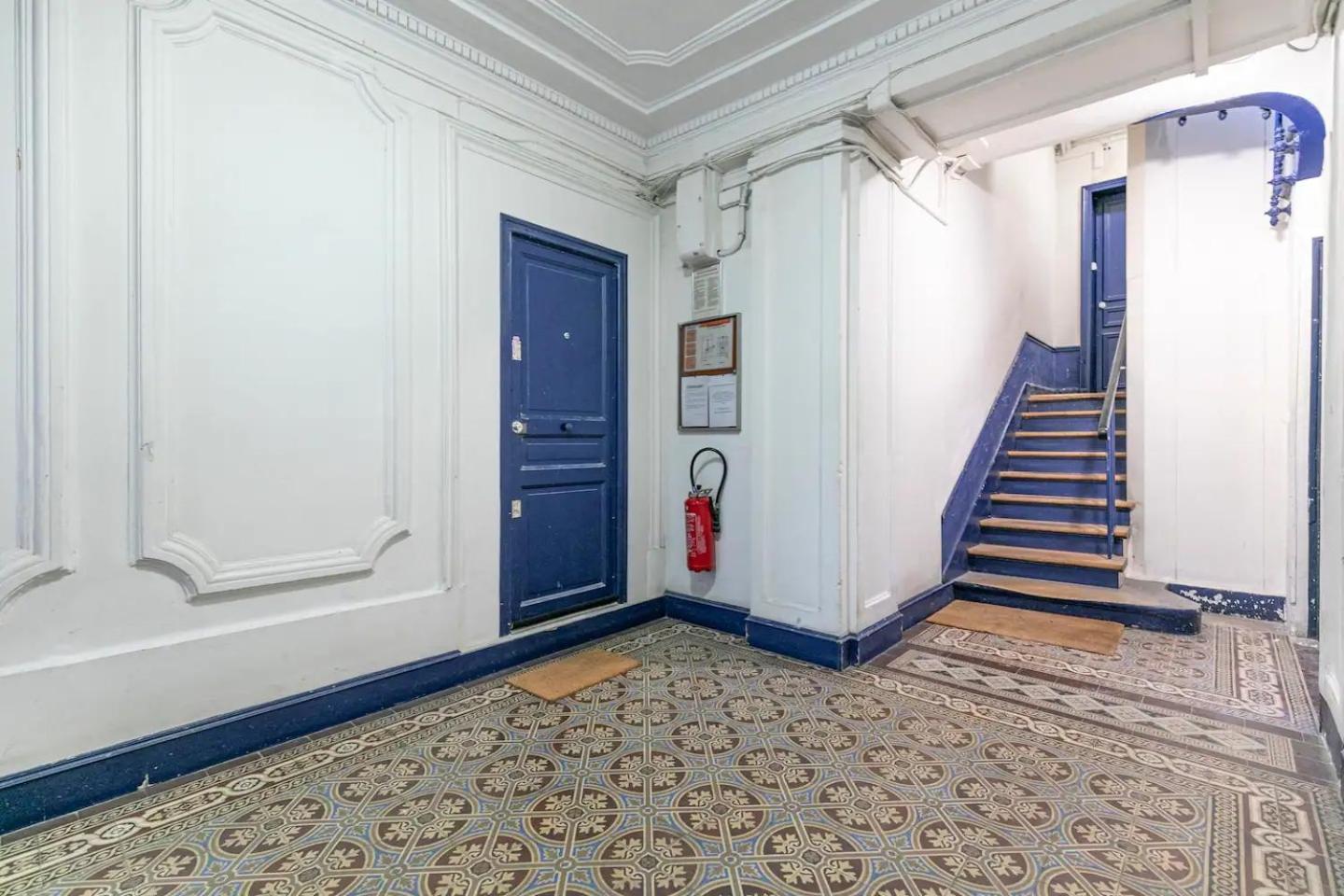 Gare Du Nord Confortable Pied A Terre Avec Patio Appartement Paris