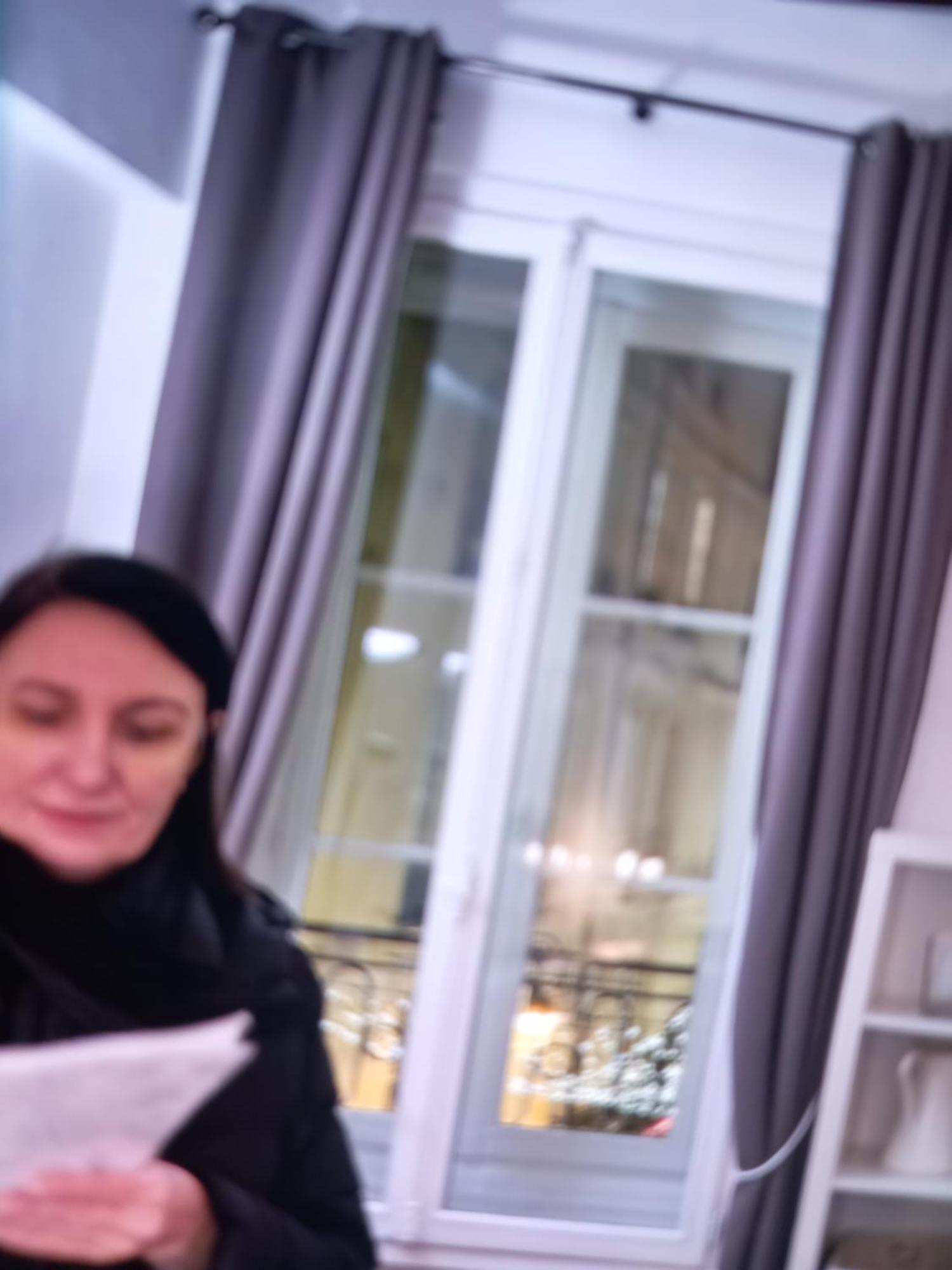 Homestay Gare Montparnasse,gorgeous Place, Center ,close To Eiffel Tour And Louvre Meusm , Front Metro