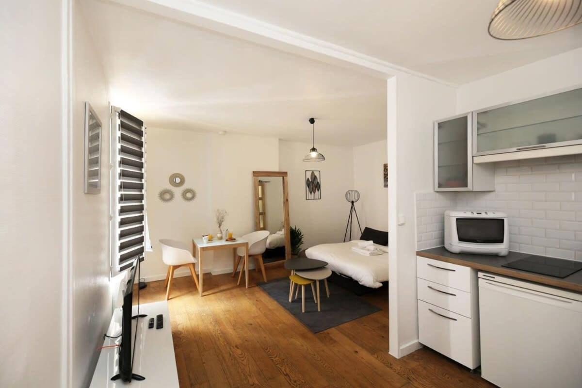 Apartment Avec Bureau Proche Montmartre - P2 *