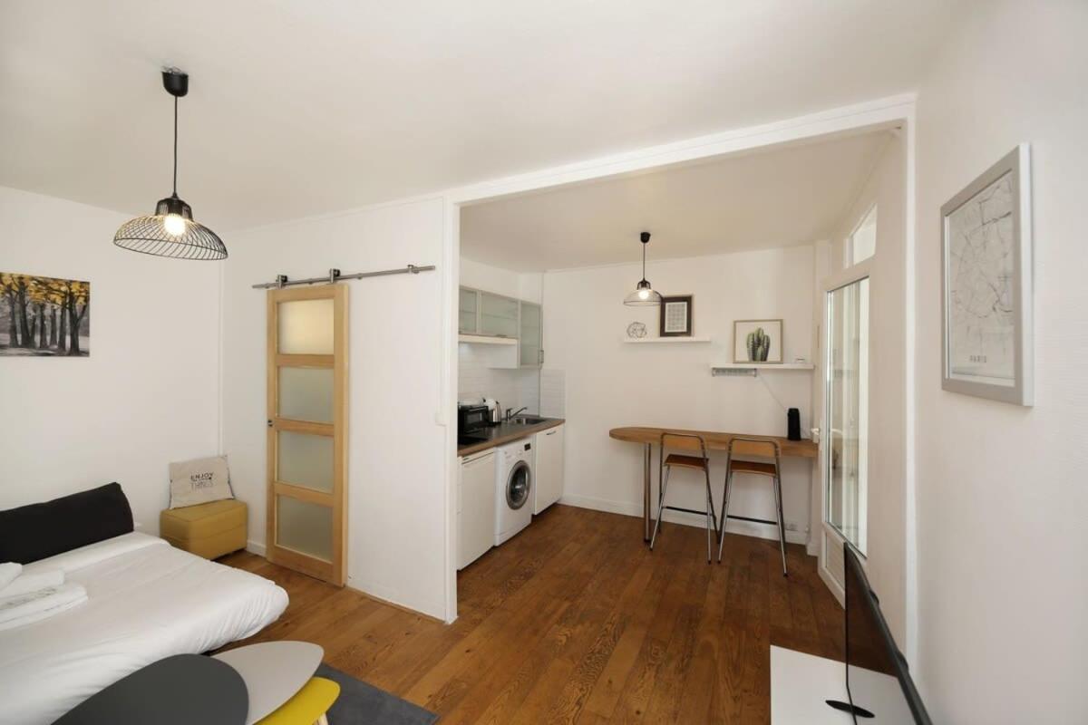 Apartment Avec Bureau Proche Montmartre - P2 *