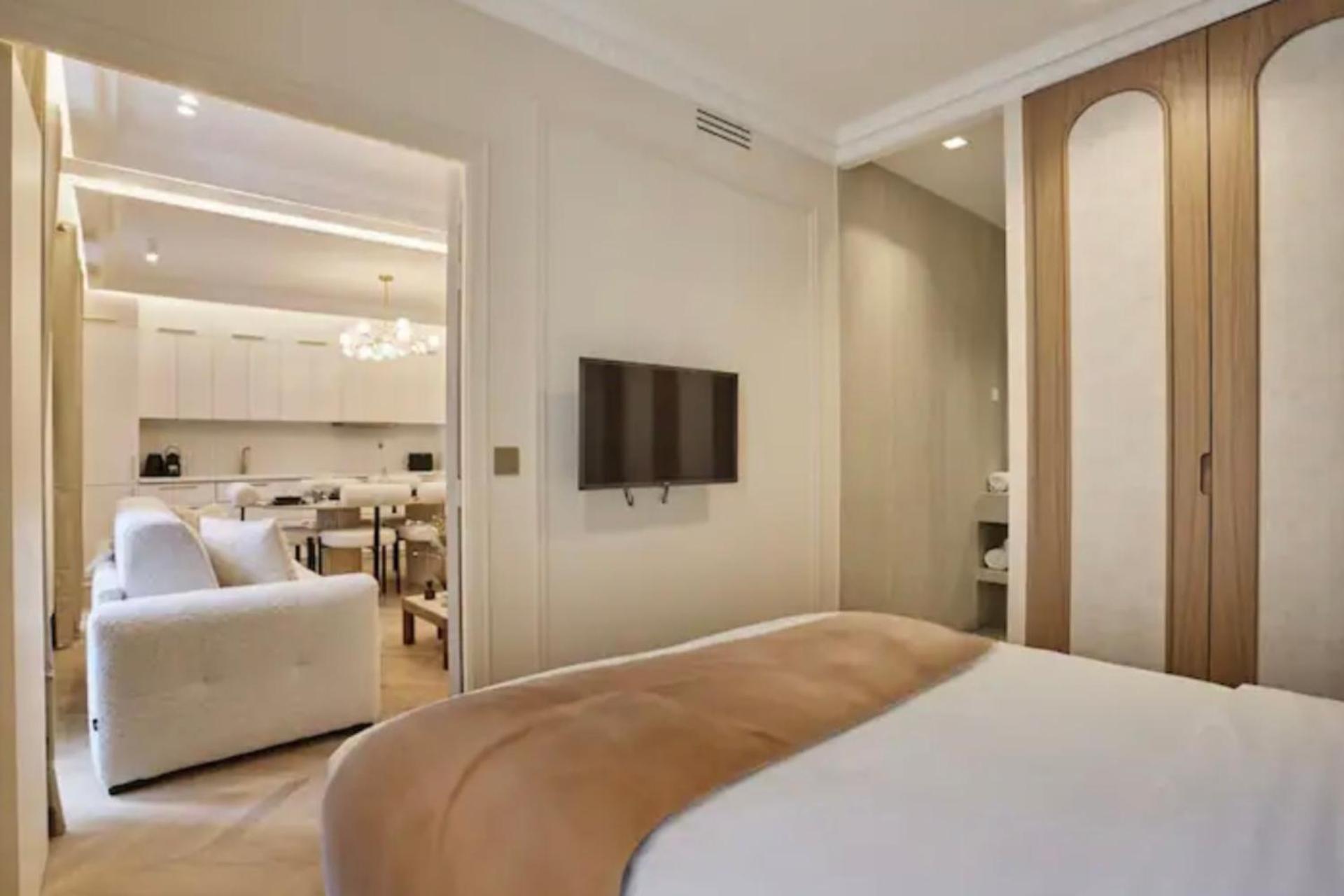 Luxurious Paris