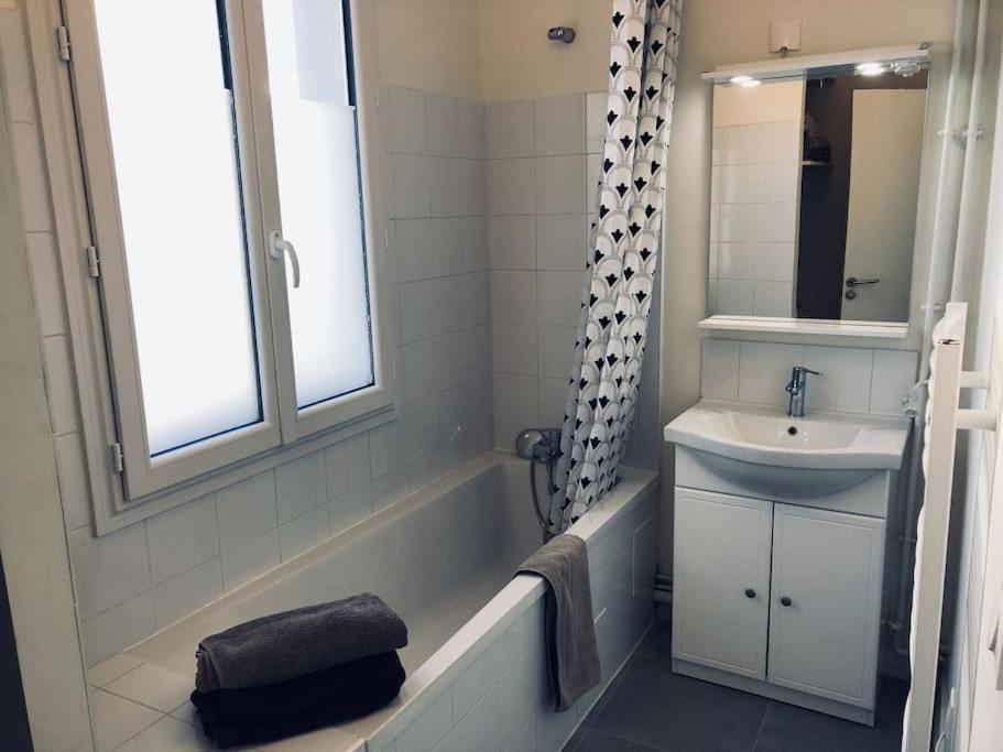 3 Bedrooms Apartment, Parisian Style Apartment