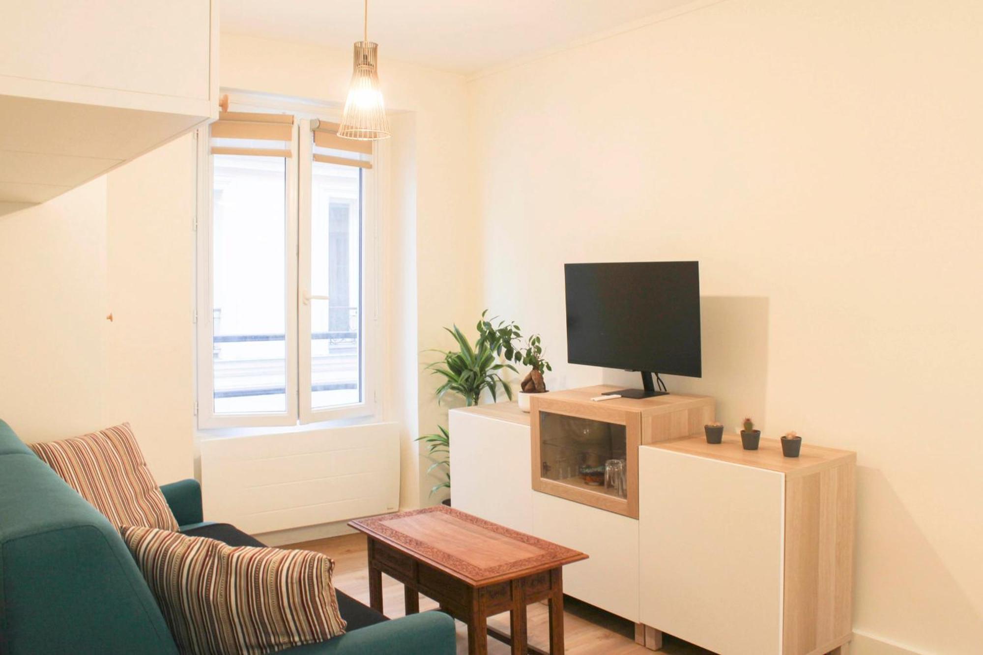Bright With Balcony Quiet Location Paris