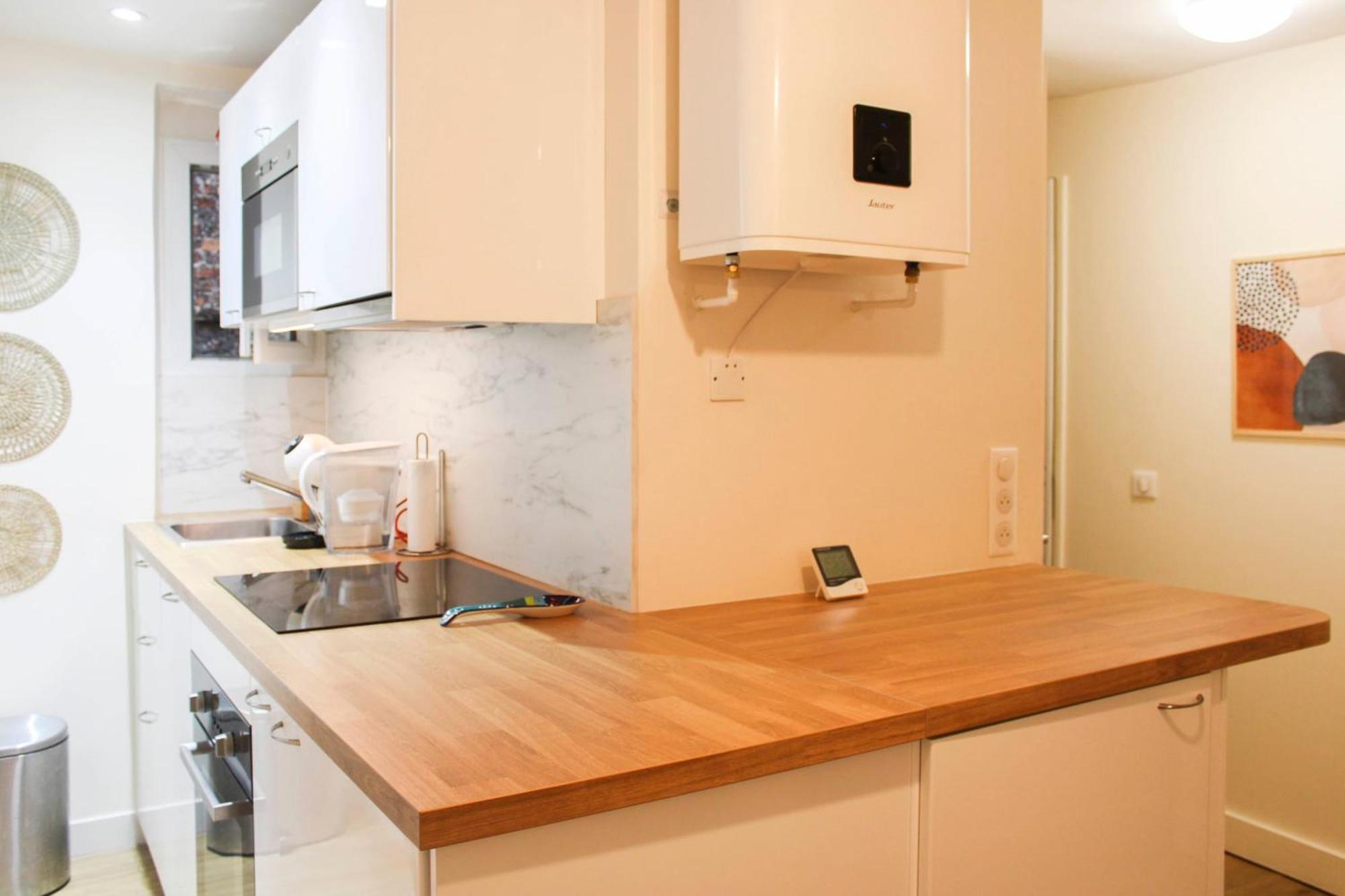 Bright With Balcony Quiet Location * Paris