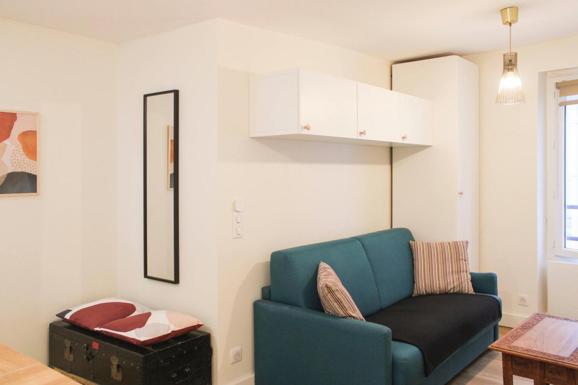 Bright With Balcony Quiet Location Apartment *