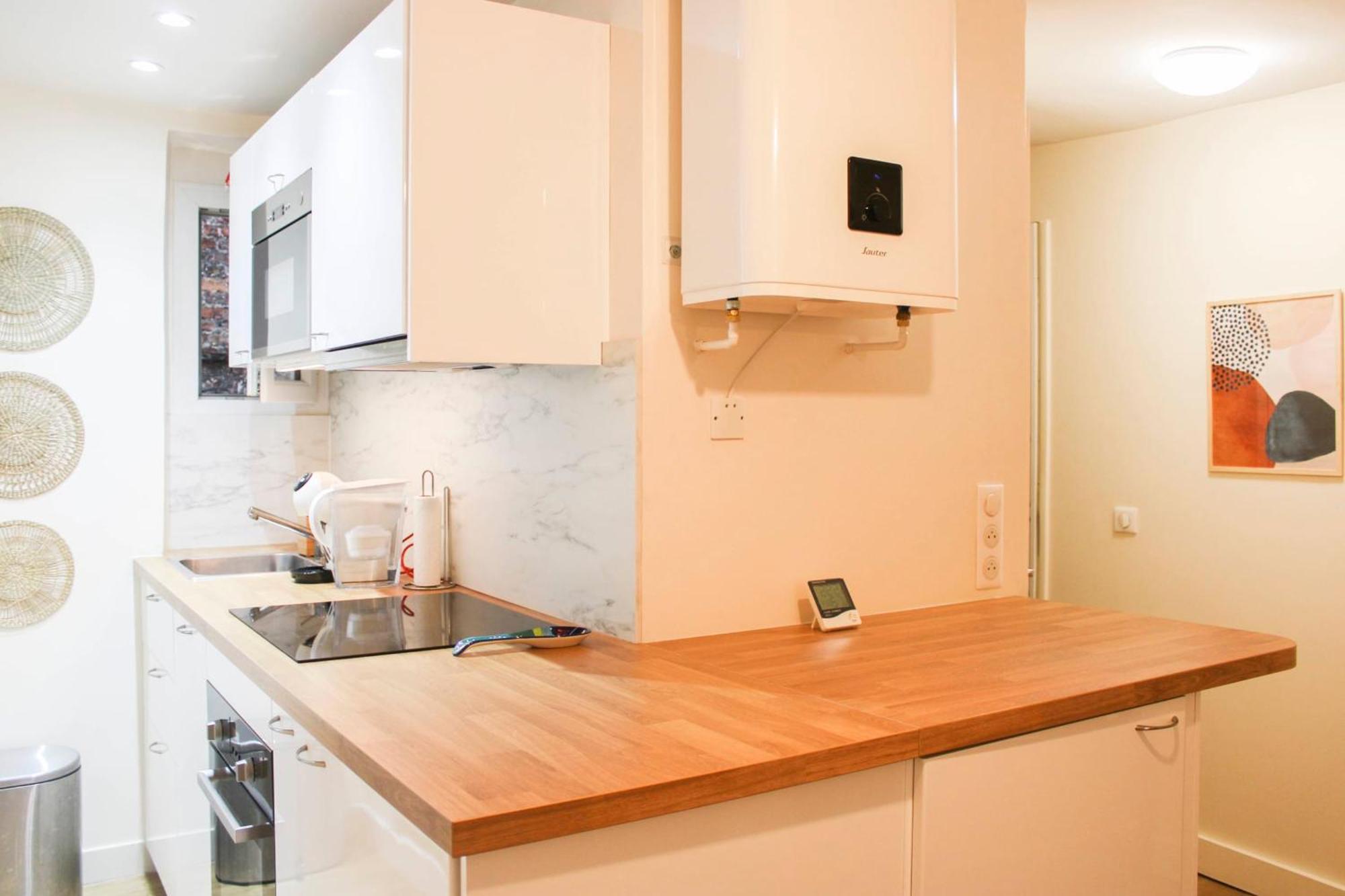 Apartment Bright With Balcony Quiet Location *