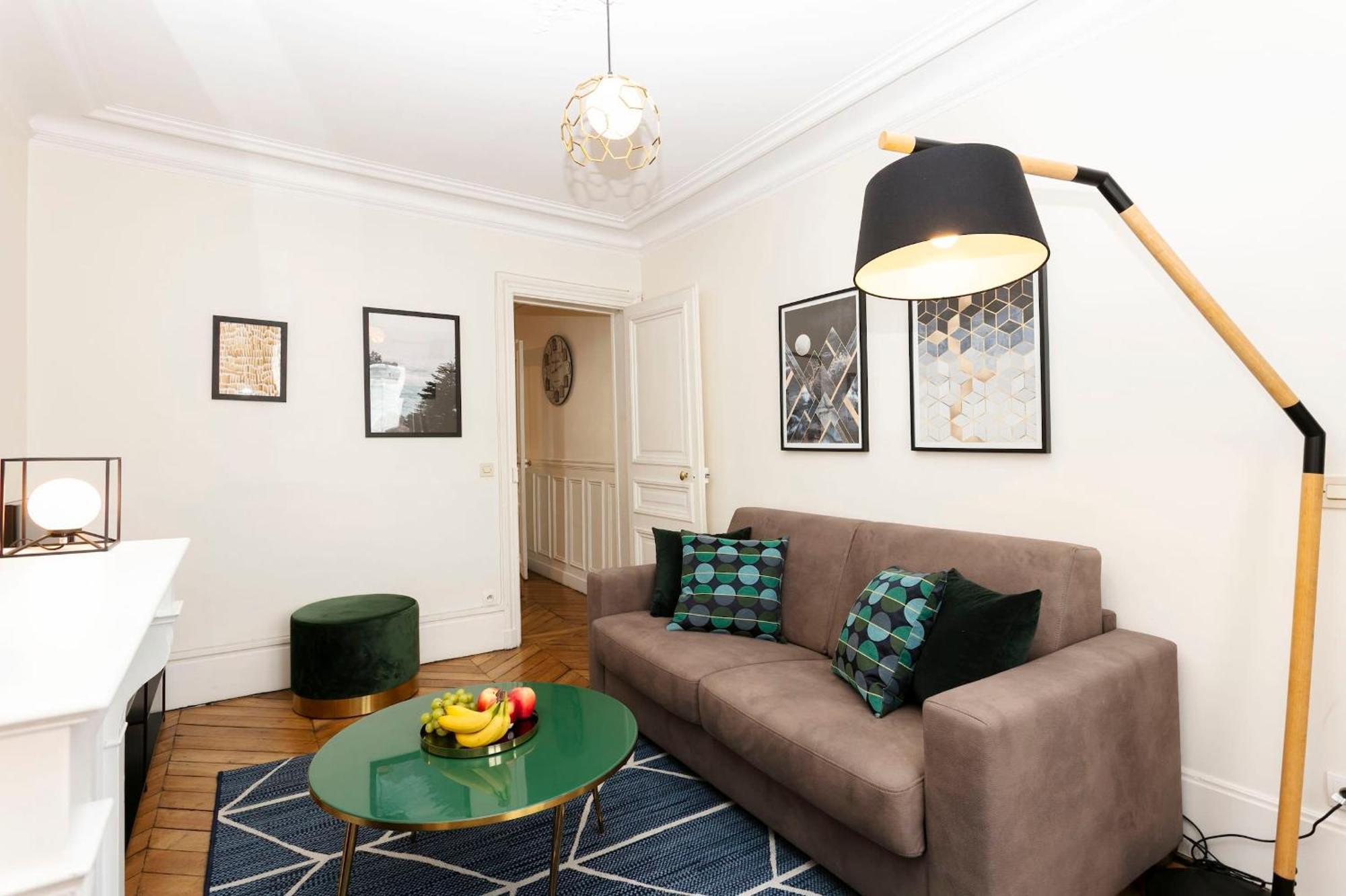Notre-dame - 1br With Balcony - Cityapartmentstay Apartment