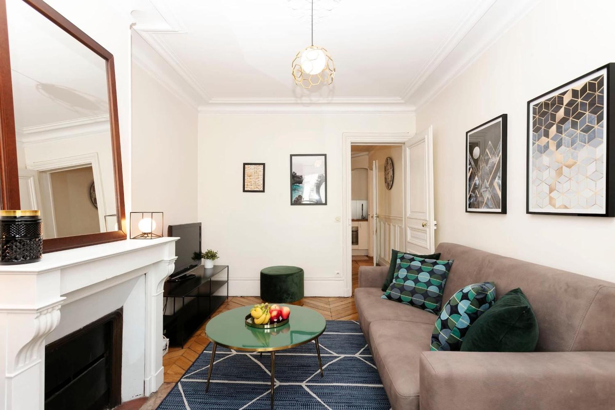 Notre-dame - 1br With Balcony - Cityapartmentstay Apartment *