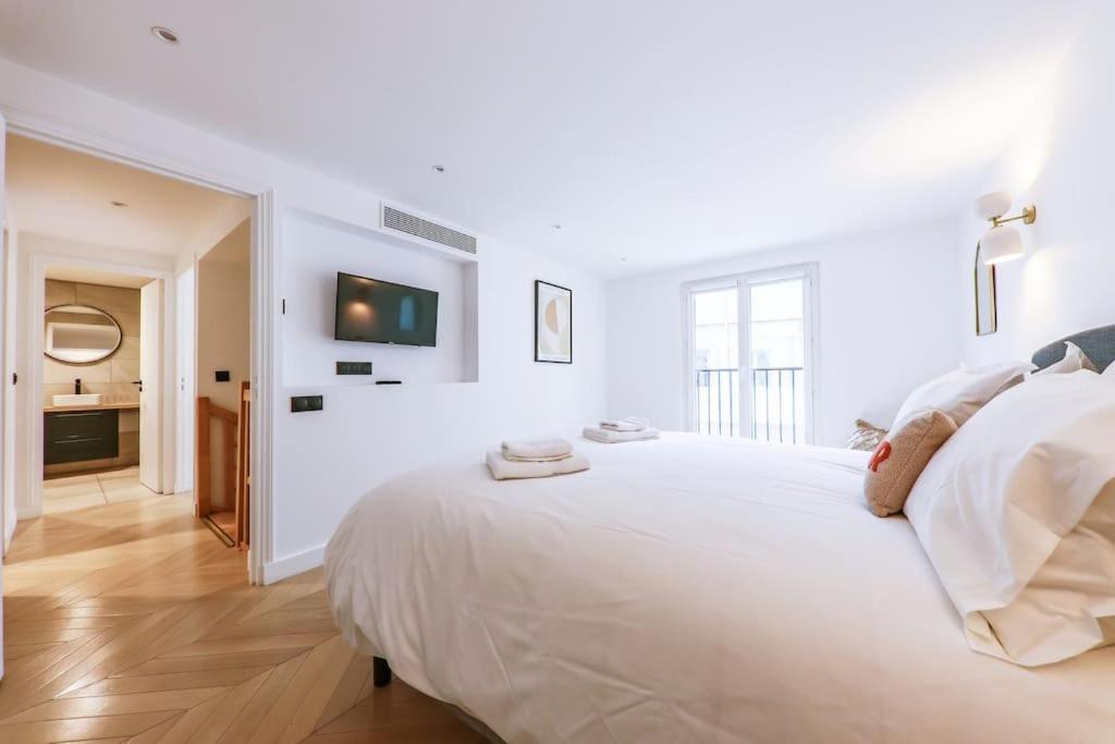 Urban Retreat Brand-new Duplex 2-bedroom Apartment