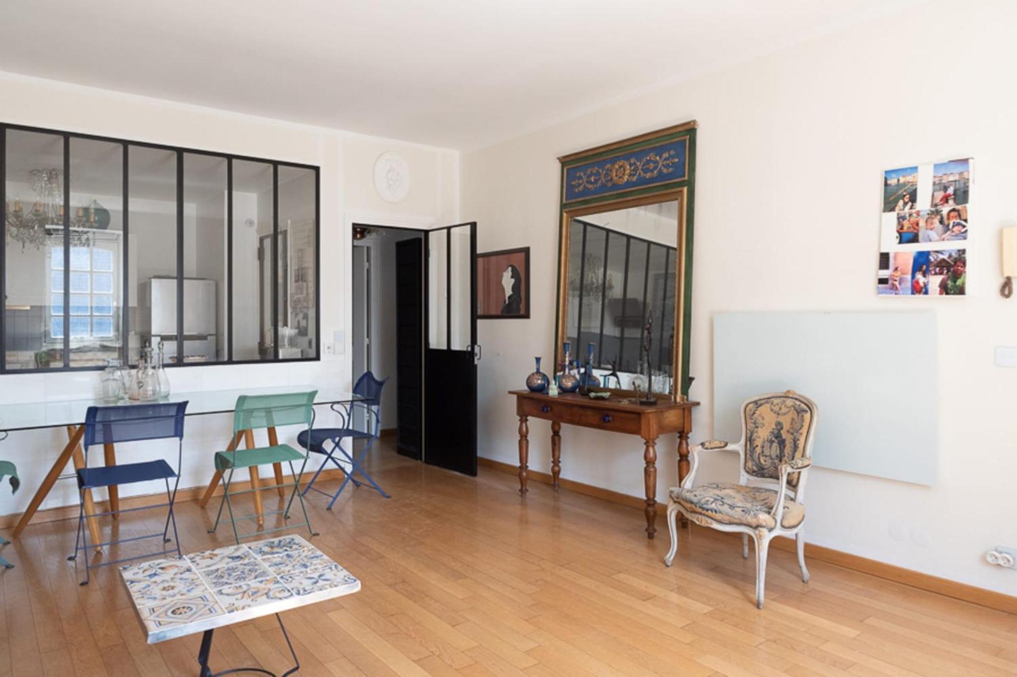 Apartment Spacious Cocoon In The Marais Paris