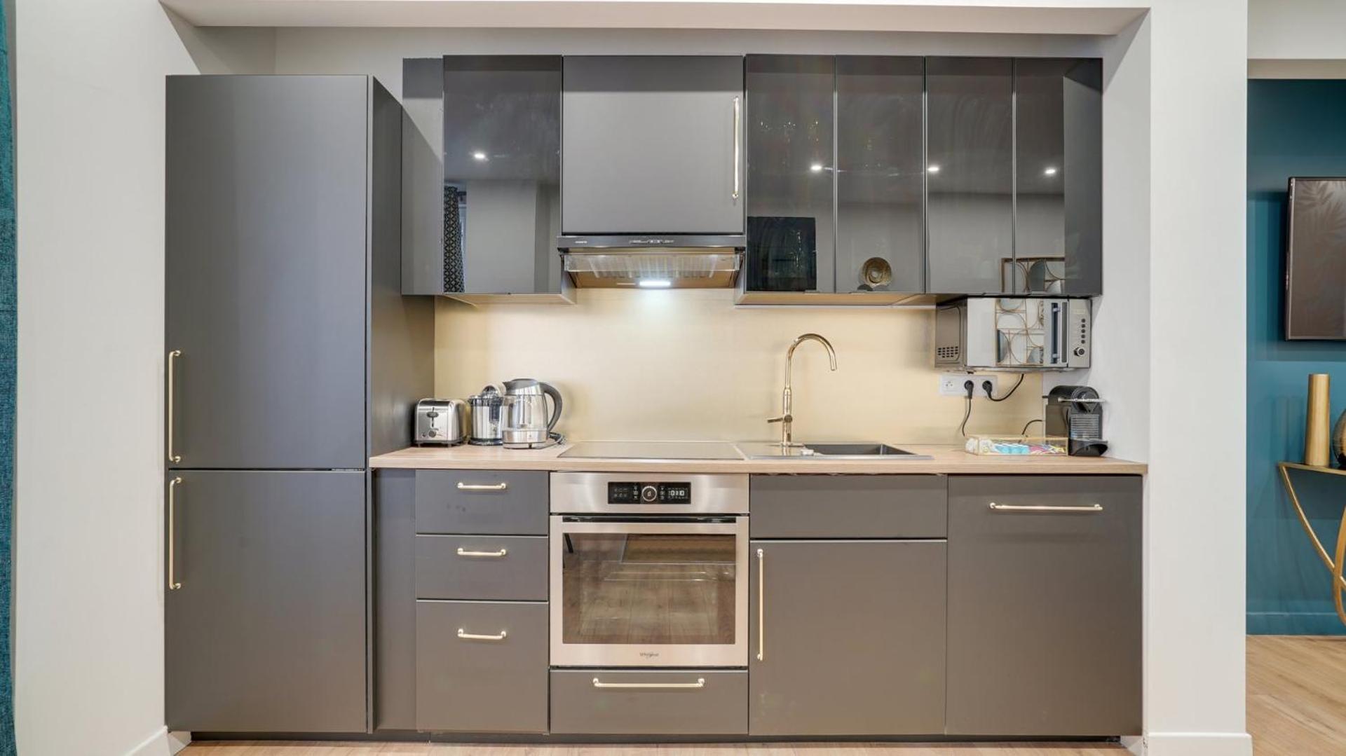144 Bebesse, Superb Apt, 3 Bdr, Apartment Paris