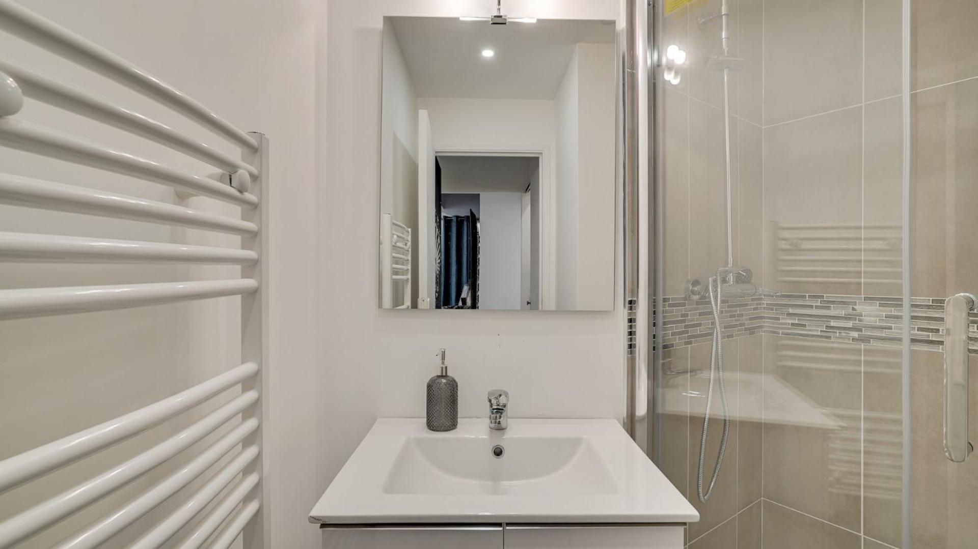 144 Bebesse, Superb Apt, 3 Bdr,