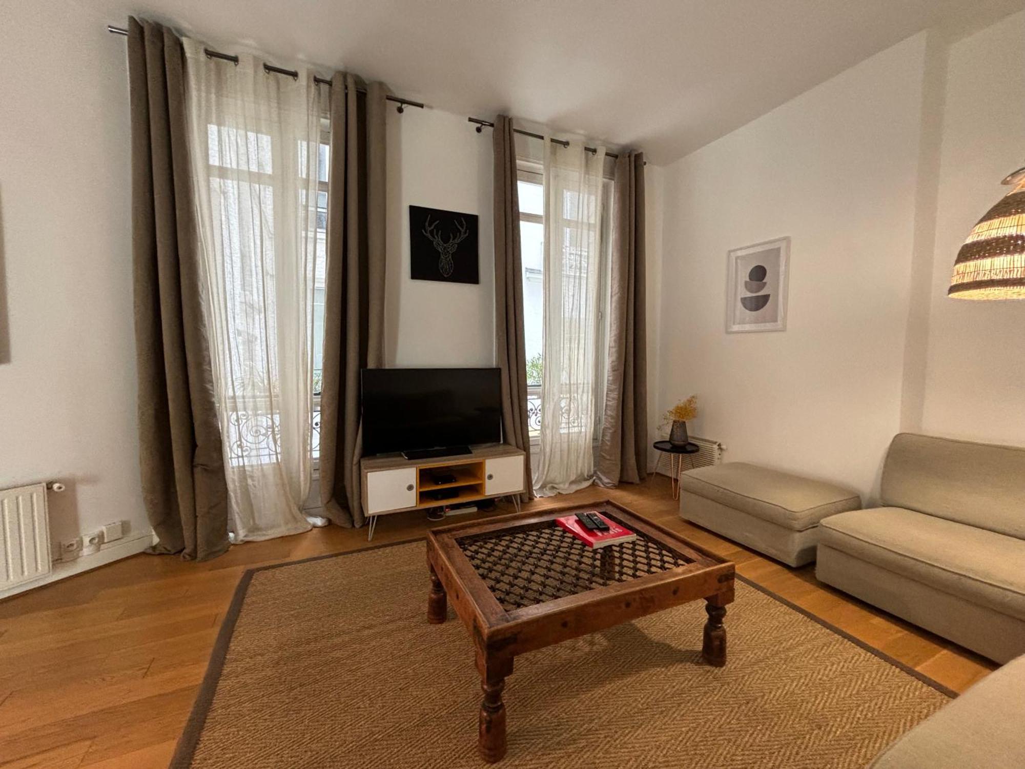 Champs Elysees Apartment
