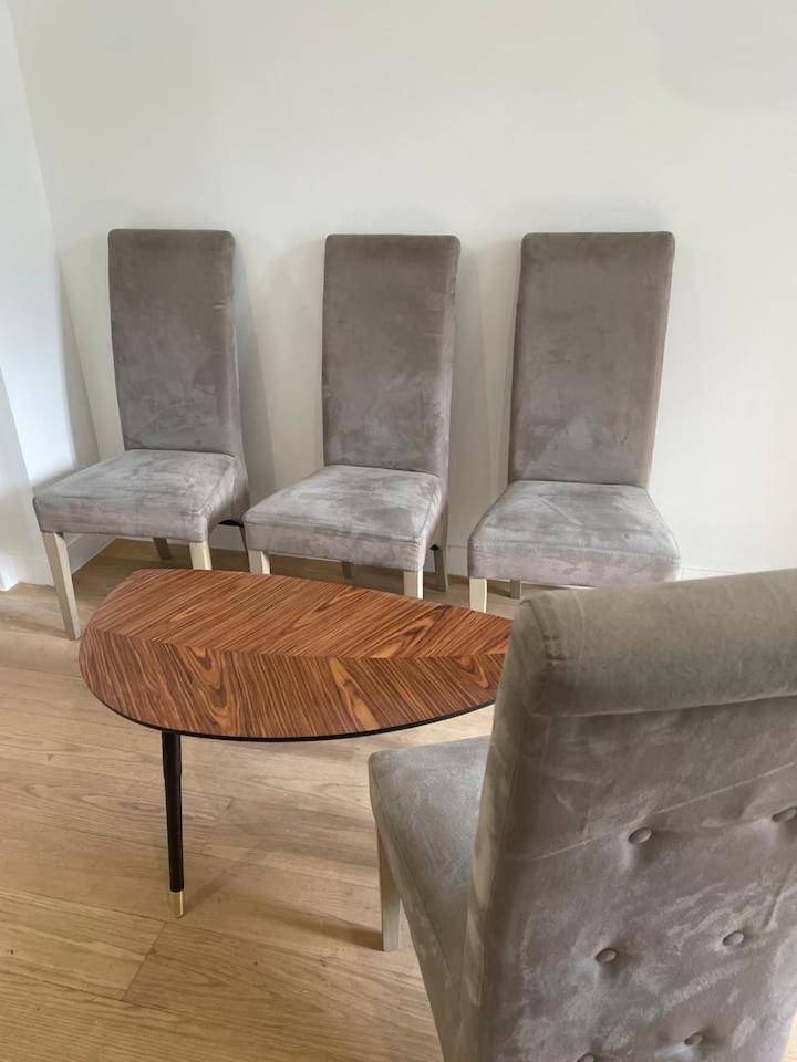 5 Persons Montparnasse Paris