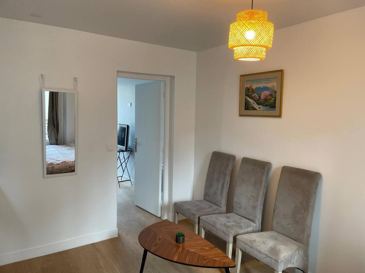 5 Persons Montparnasse * Paris