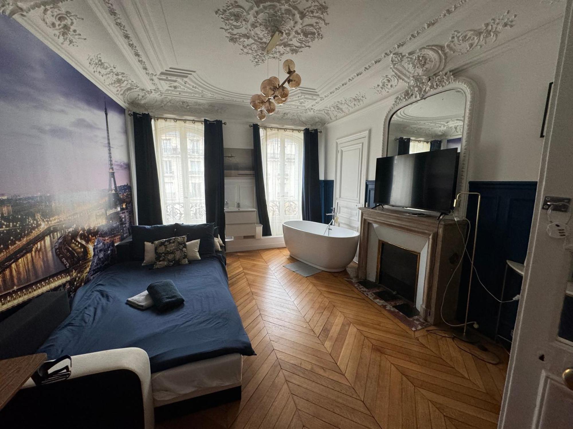 Beautiful Nearby Champs Elysees Apartment
