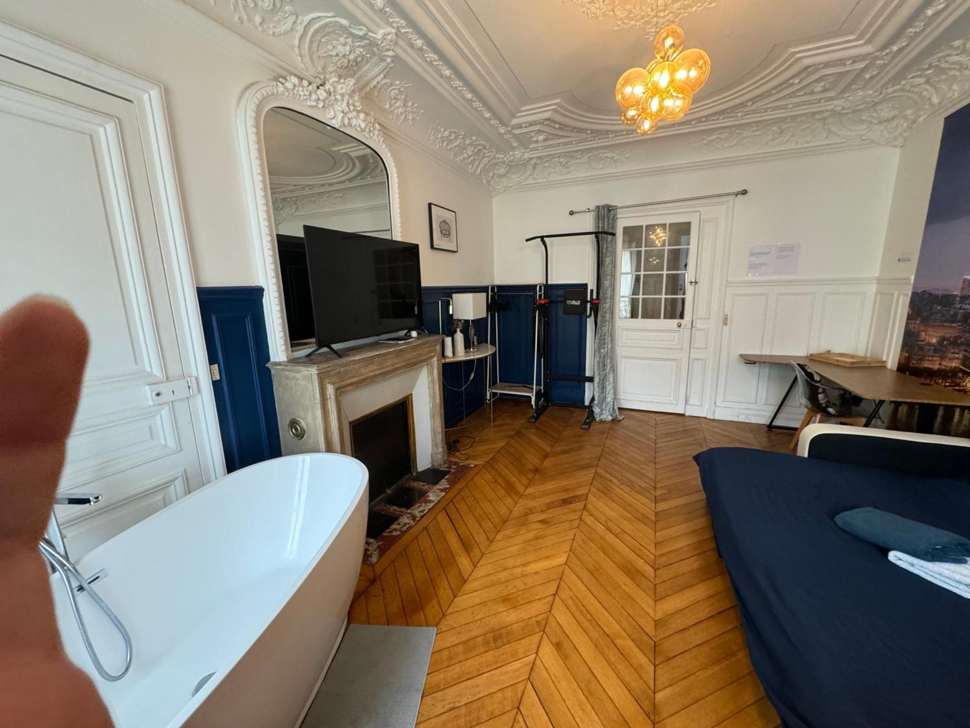Apartment Beautiful Nearby Champs Elysees