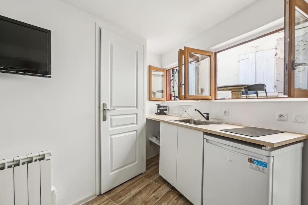 Apartment With Little Garden-terrace At Trocadero *