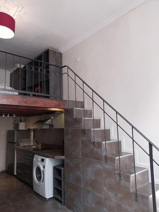 Apartment Quartier Belleville 20m2 Avec Mezzanine *