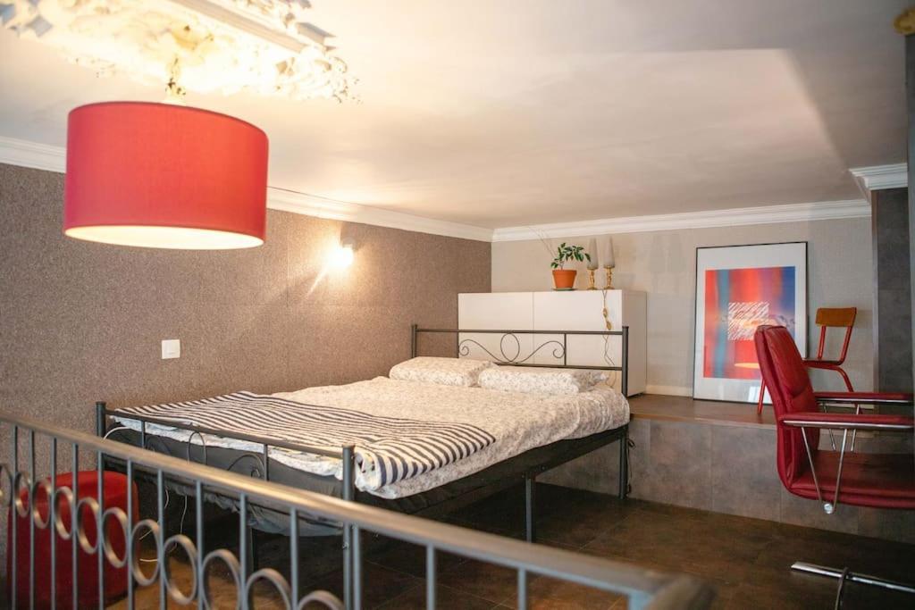 Apartment Quartier Belleville 20m2 Avec Mezzanine *