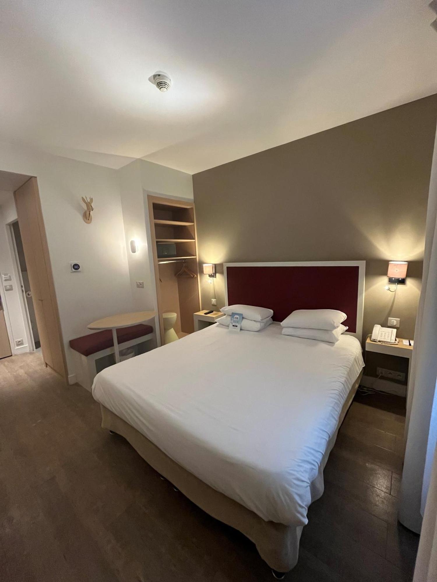 Kyriad 18 - Porte De Clignancourt - Montmartre Hotel Paris