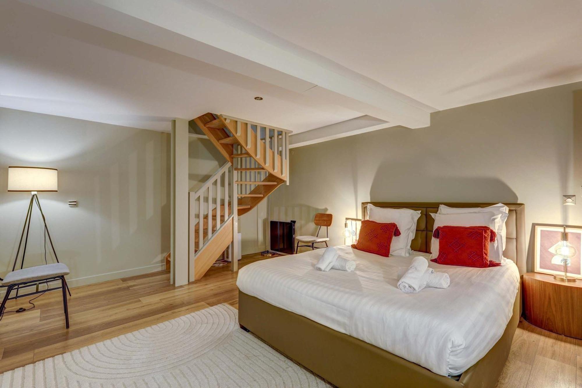 Place De La Nation Cozy 2bd Duplex Paris