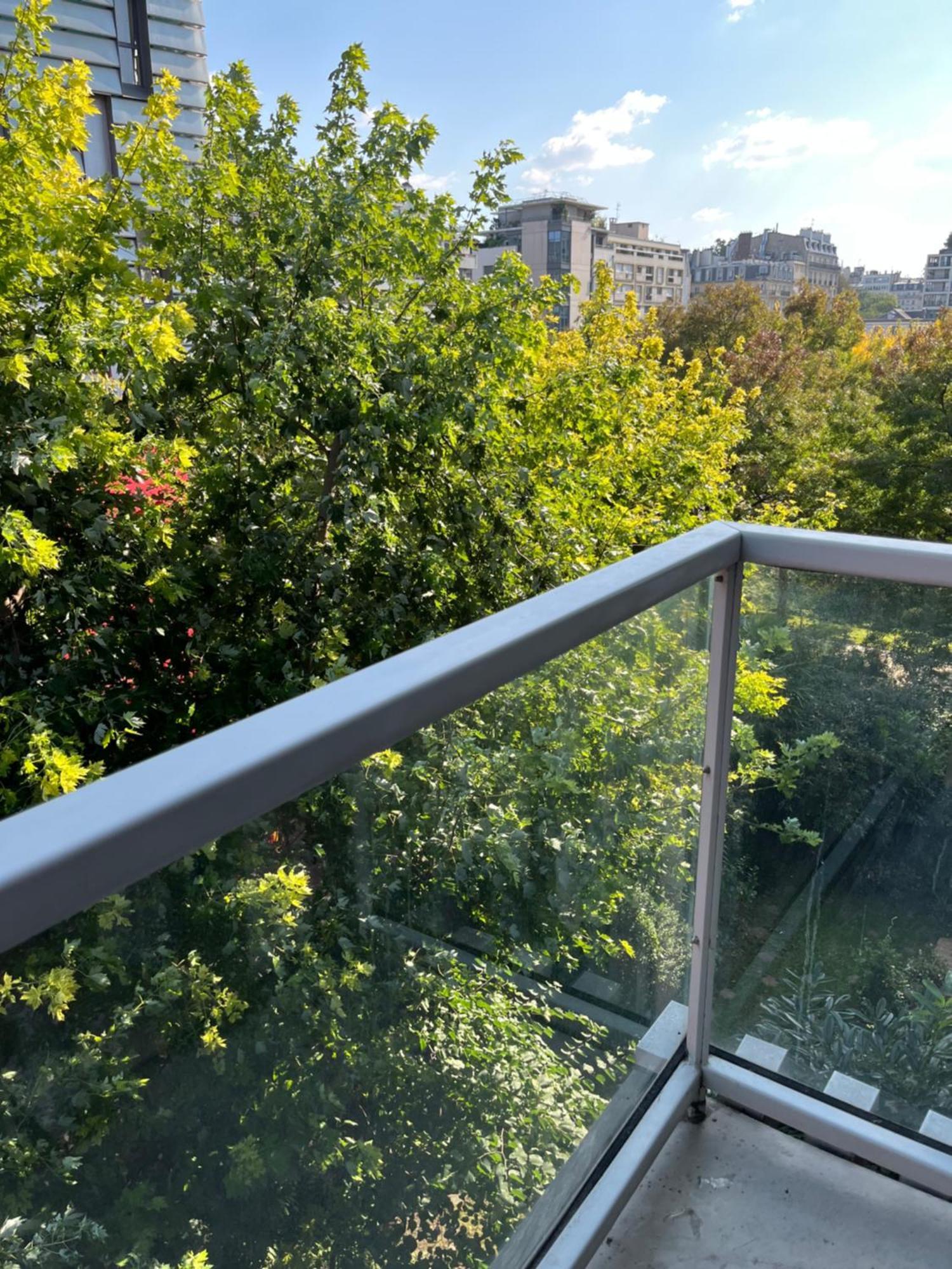 17 Paris