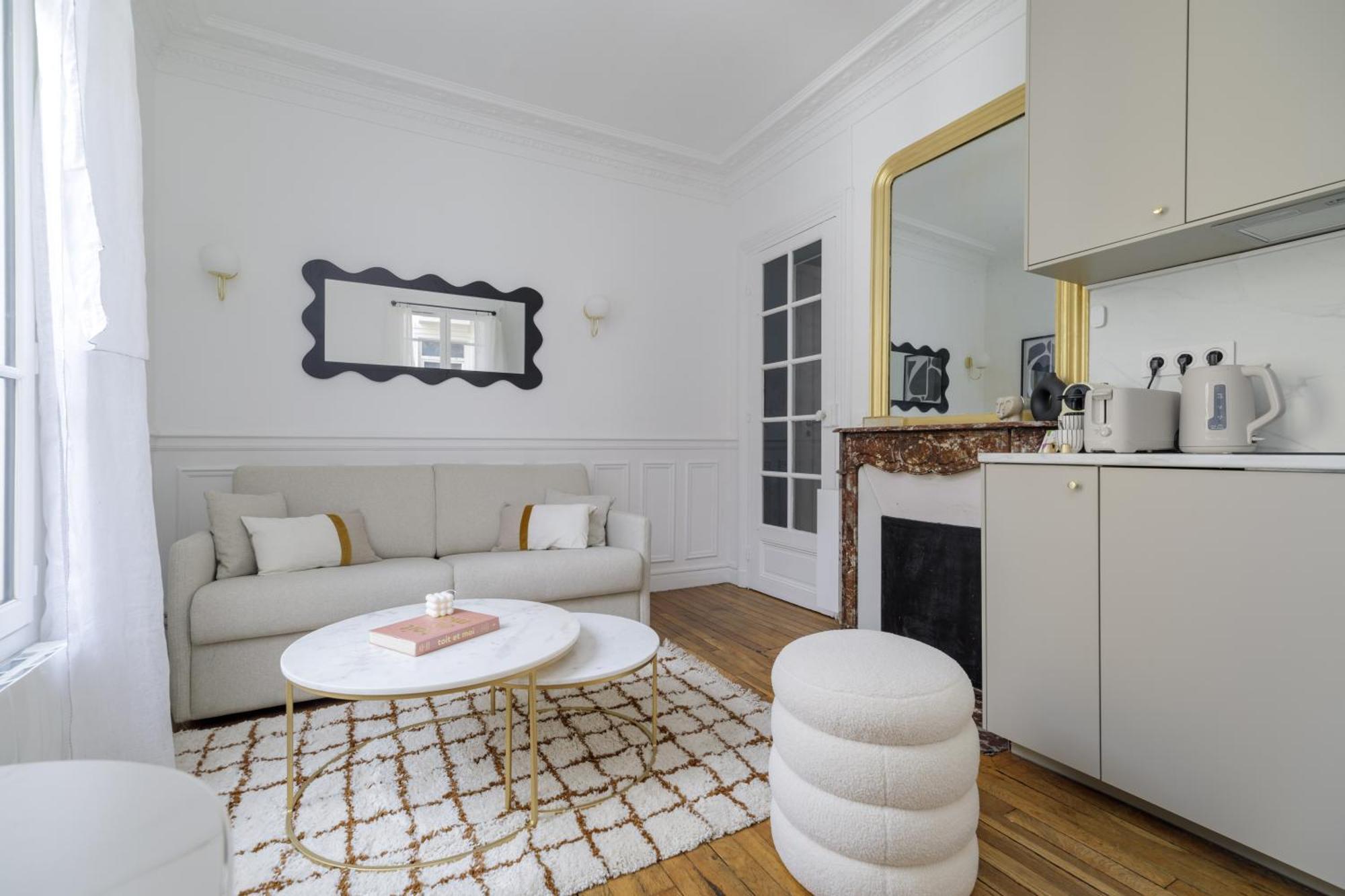 New Snug Flat In The Heart Of Le Marais Apartment