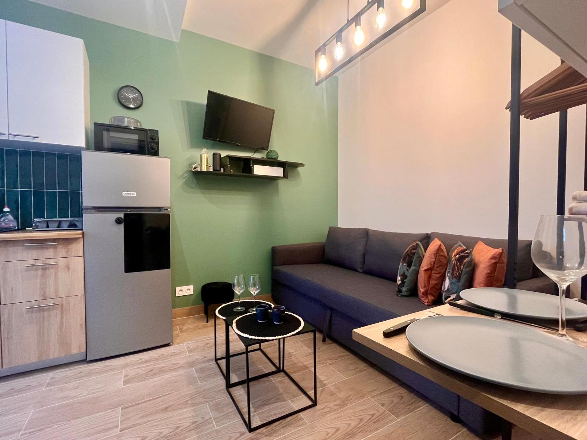 Fully Equipped - 4 Mins From The Metro