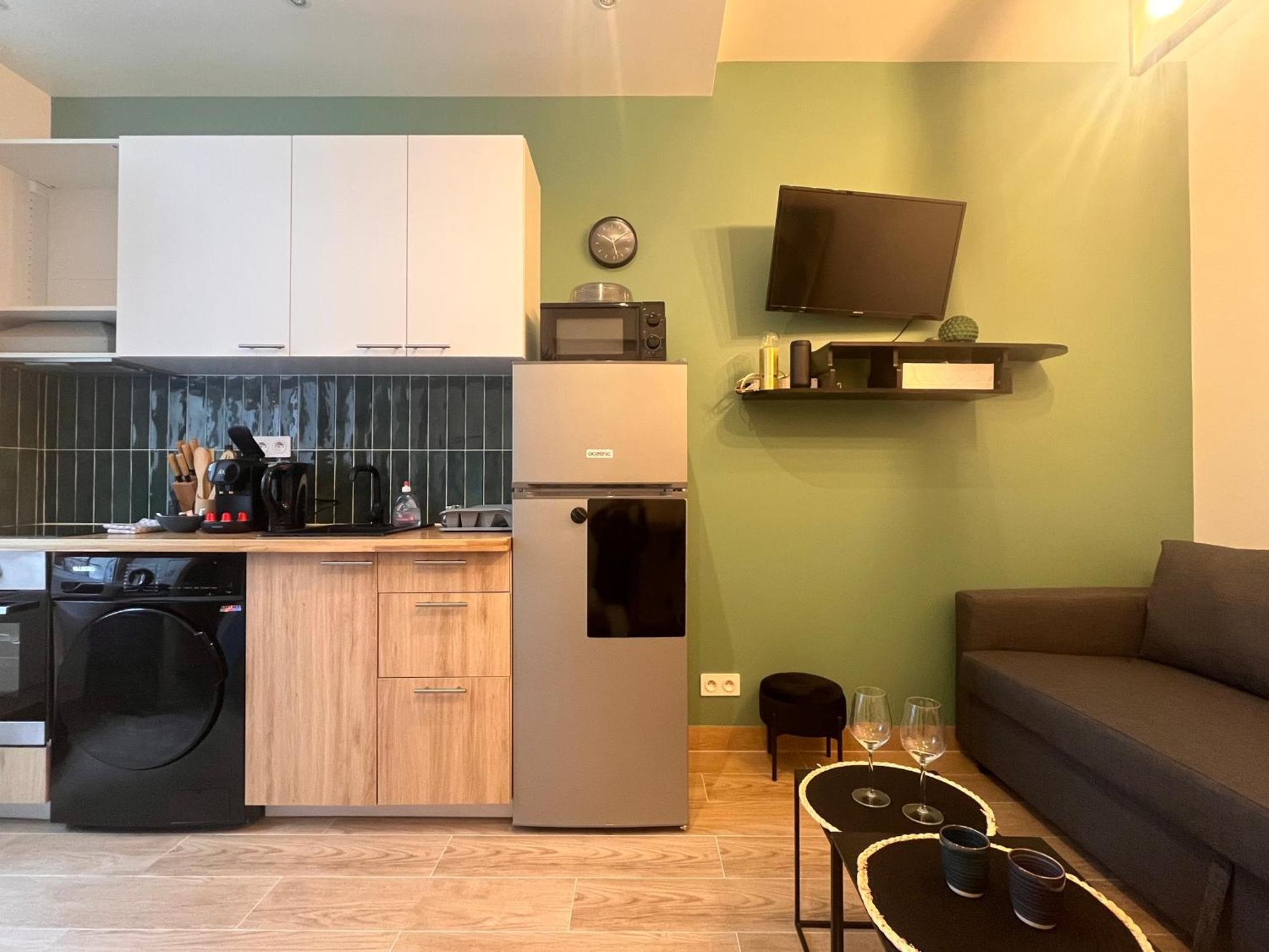 Fully Equipped - 4 Mins From The Metro Apartment *