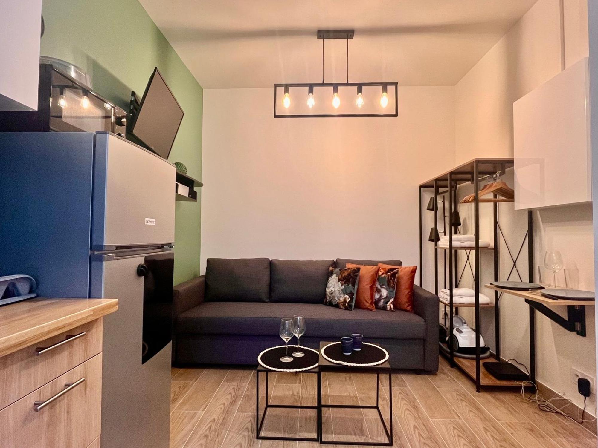 Fully Equipped - 4 Mins From The Metro Apartment Paris
