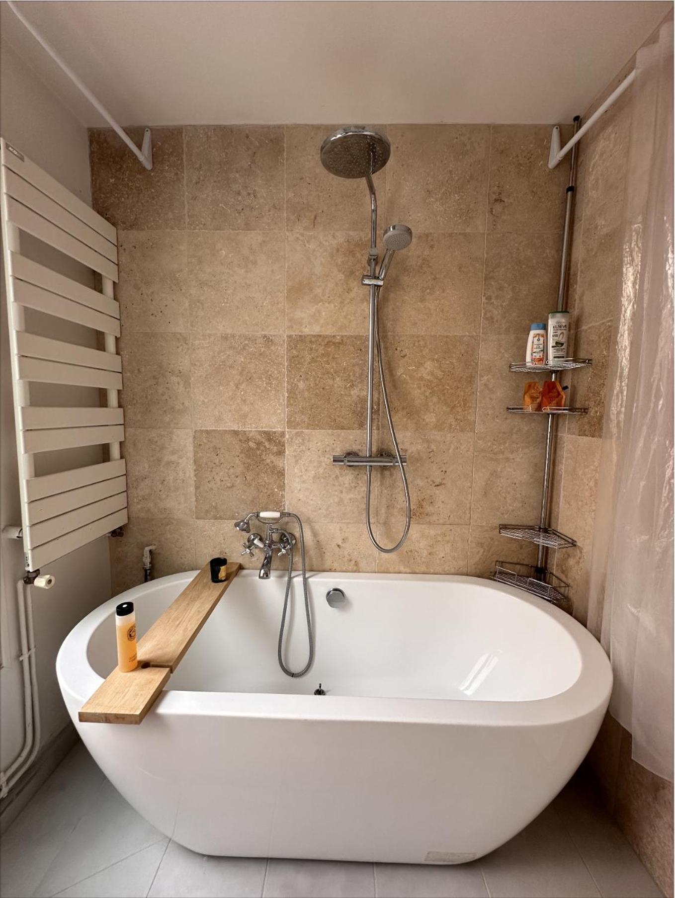 Art House Bastille 2 Bed W Balcony, 11eme Super Trendy Neighbourhood *