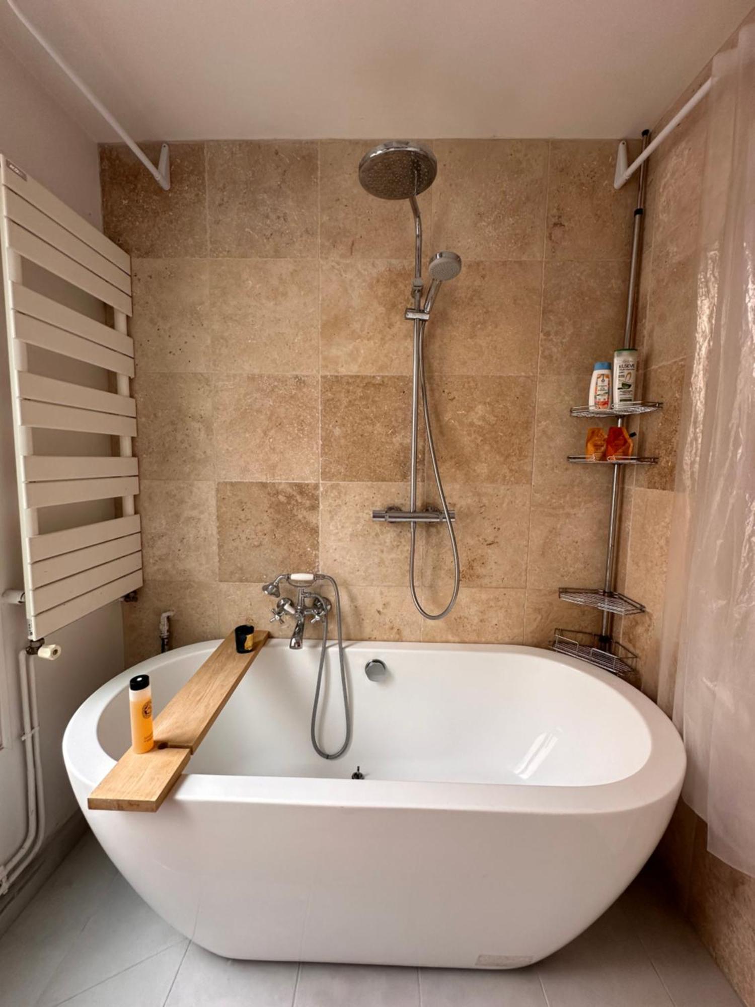 Art House Bastille 2 Bed W Balcony, 11eme Super Trendy Neighbourhood * Paris