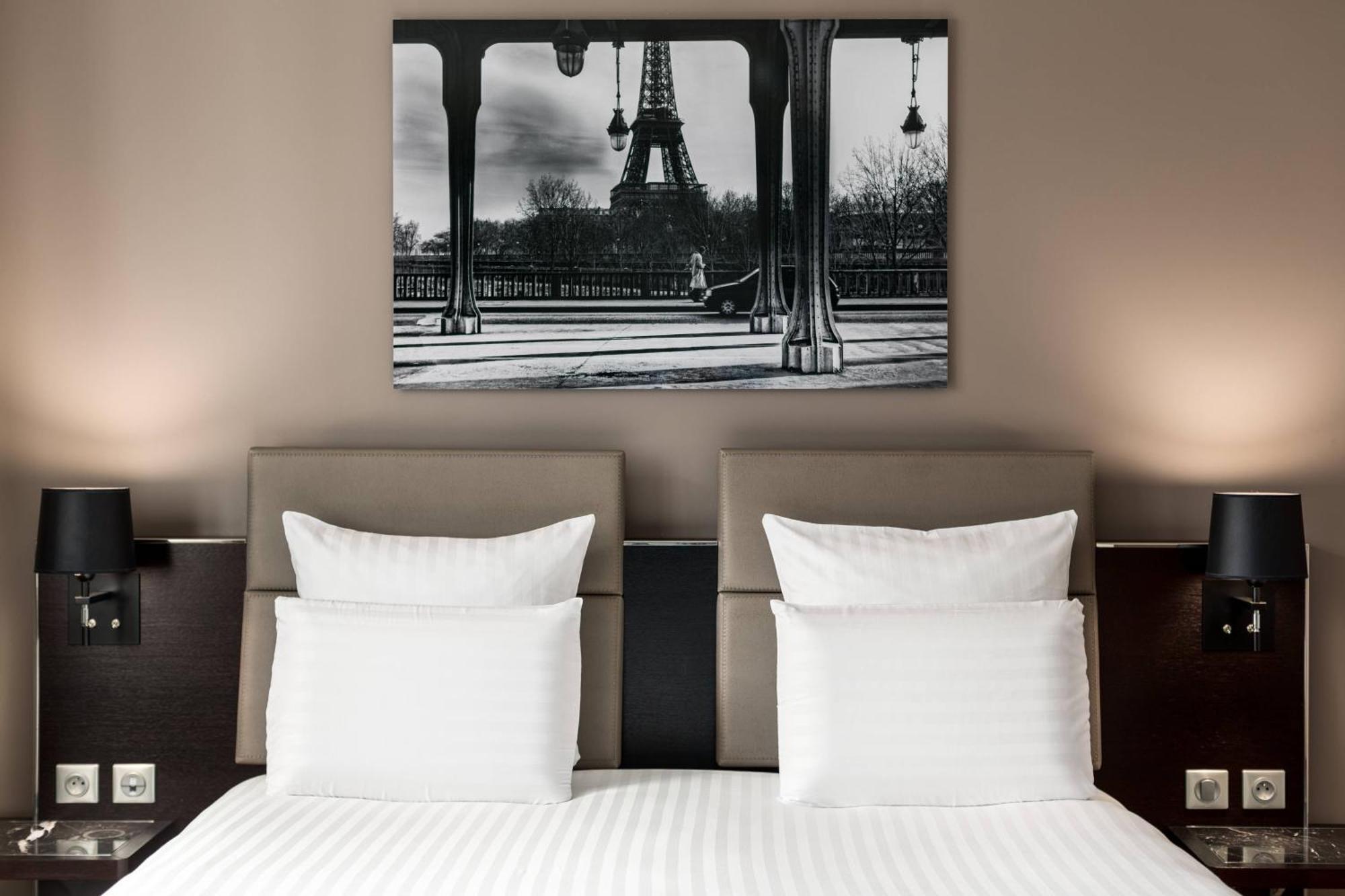 Ac Porte Maillot Hotel 4*