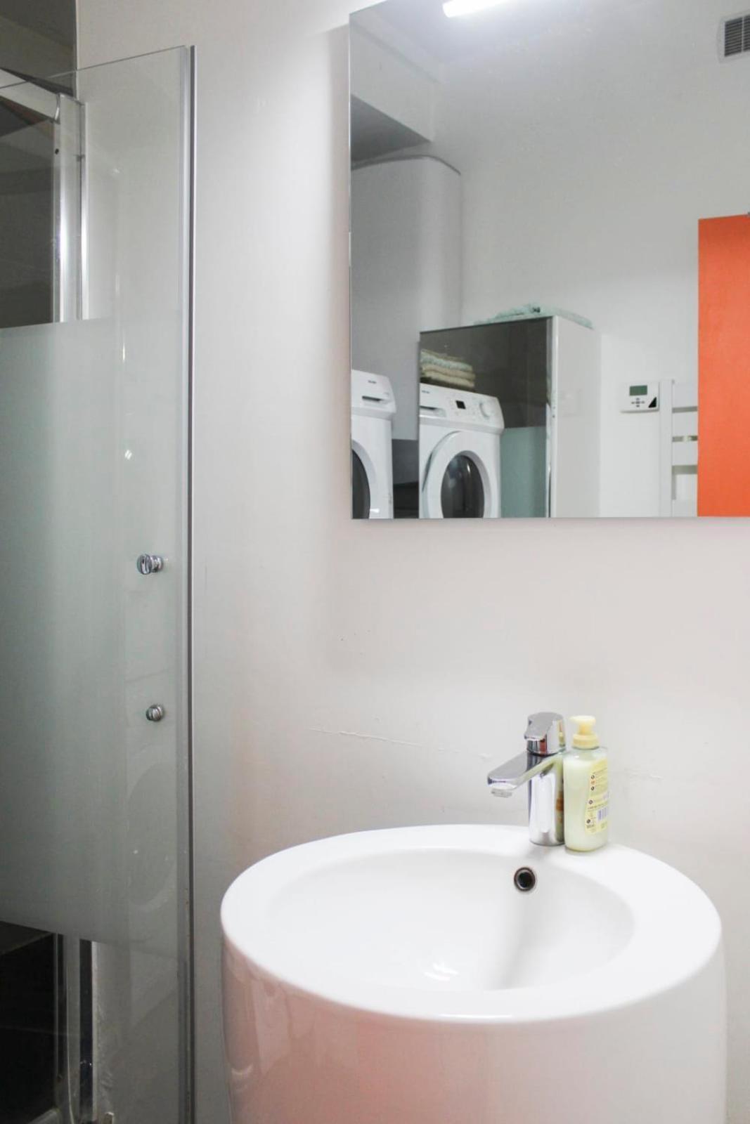 Appartement Bright Flat With Terrace *