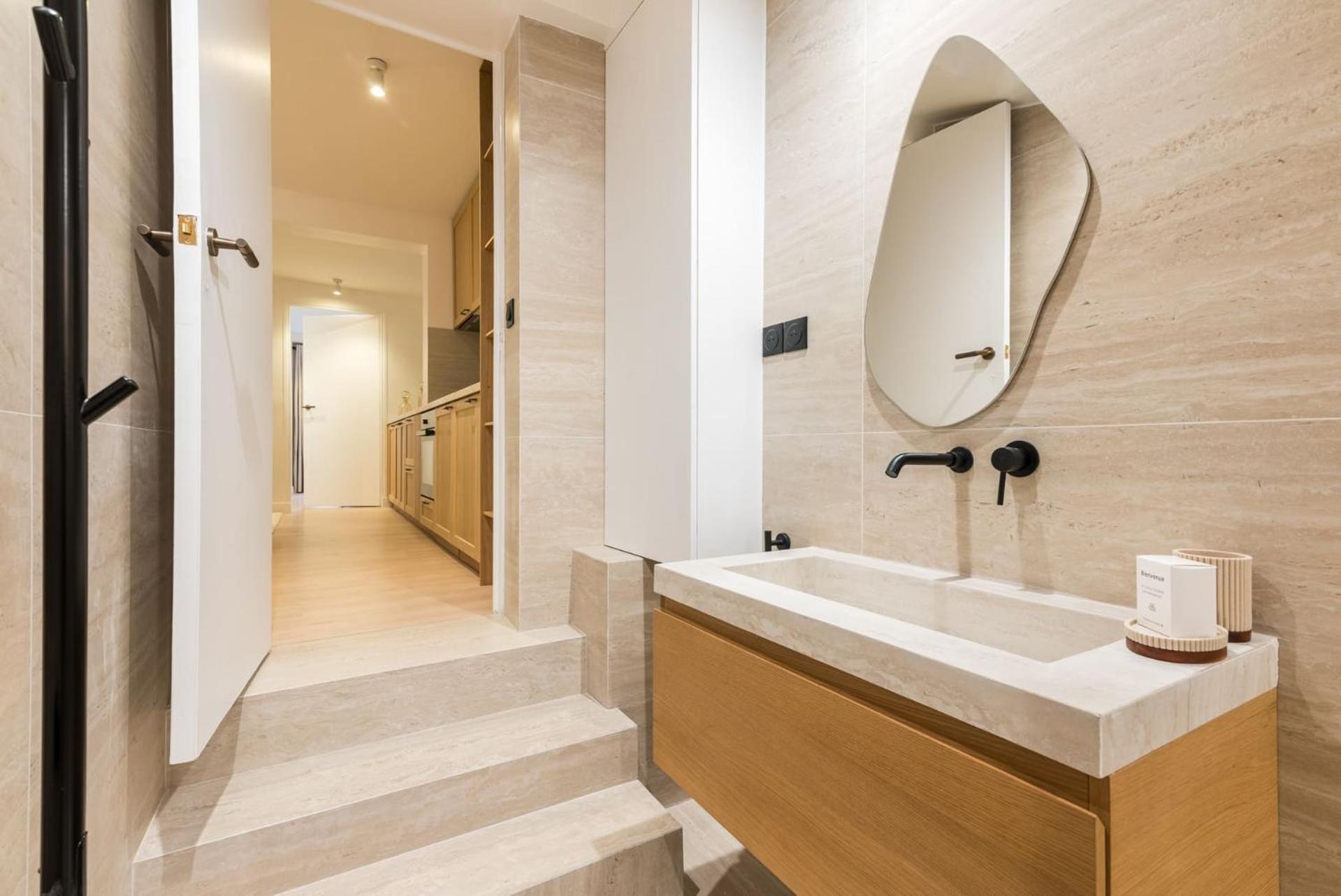 Opera - Elegant - Haystia Apartment