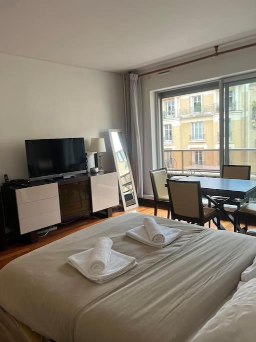 Appartement Avec Balcon Vue Tour Eiffel