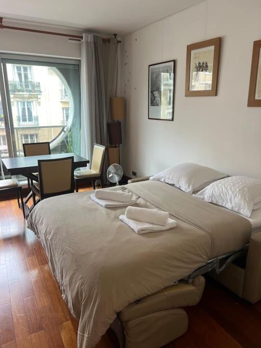 Appartement Avec Balcon Vue Tour Eiffel