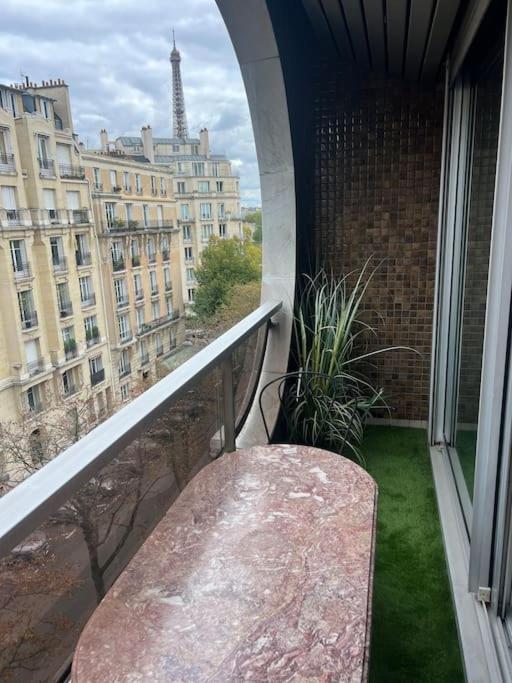 Avec Balcon Vue Tour Eiffel Appartement *