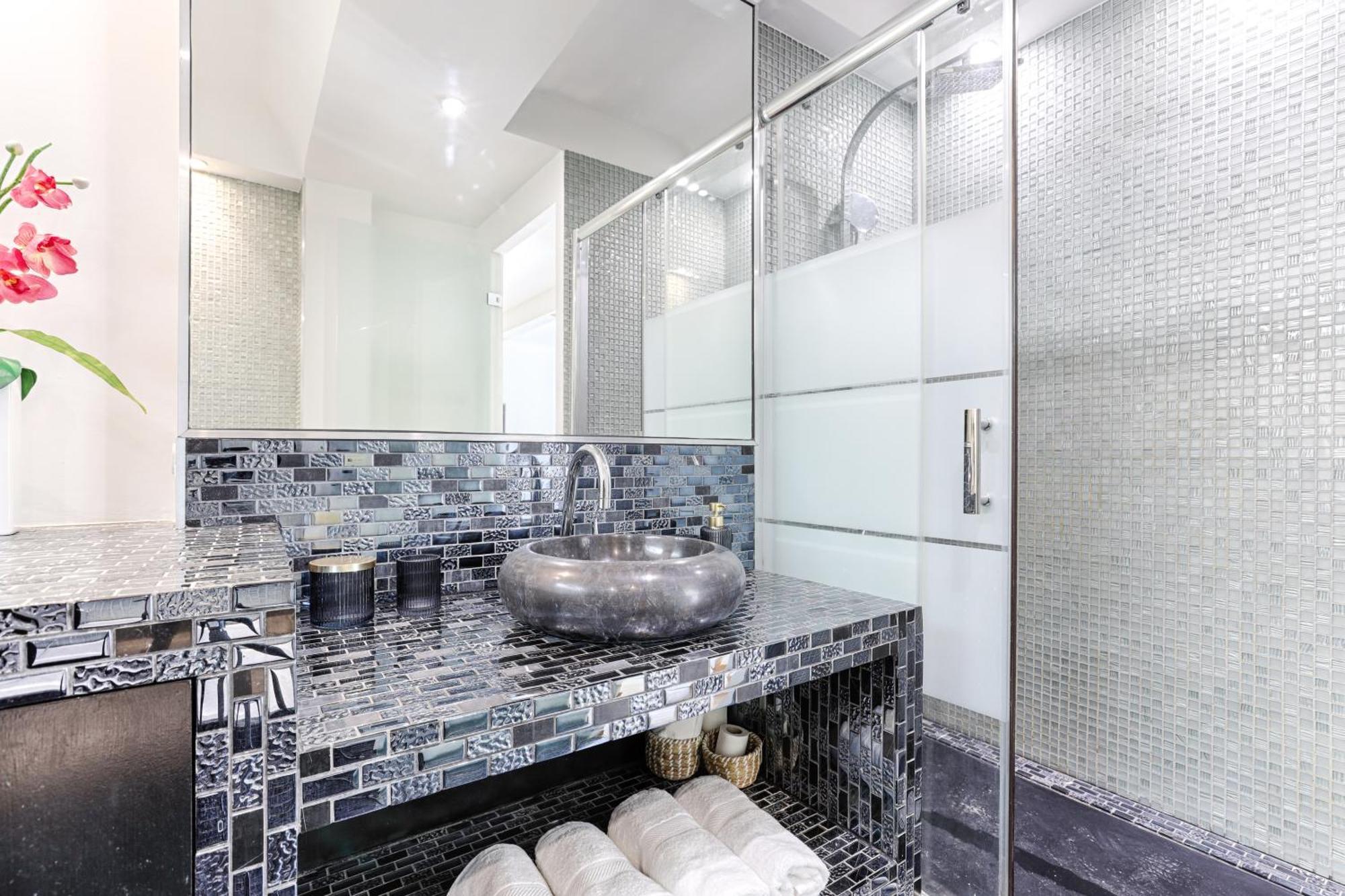 Duplex A Deux Pas Des Champs Elysee Apartment